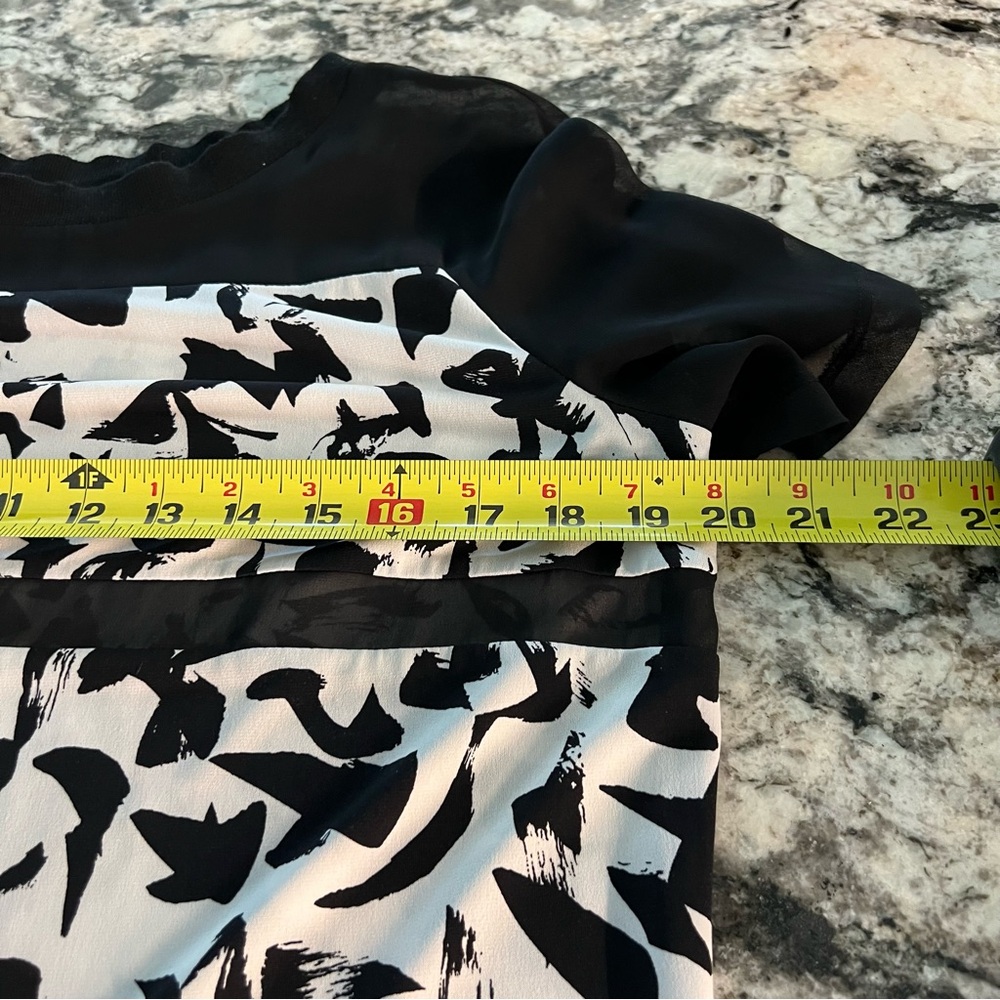 Black and white short sleeve top with sheer black sections Size L‎ - Picture 6 of 7